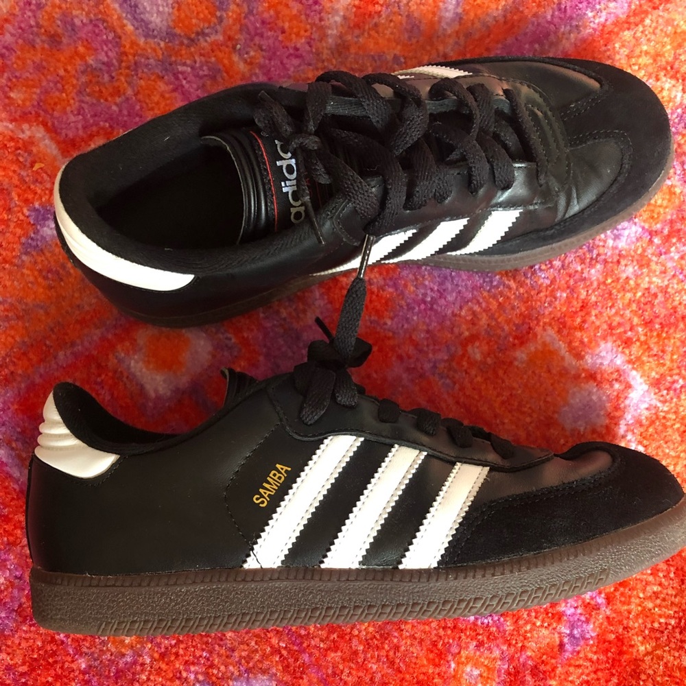 Boys size 6 Adidas Samba indoor soccer shoes